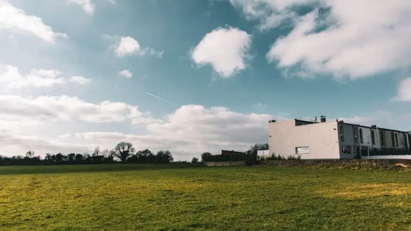 Jaka działka pod dom modułowy i jak ją przygotować?